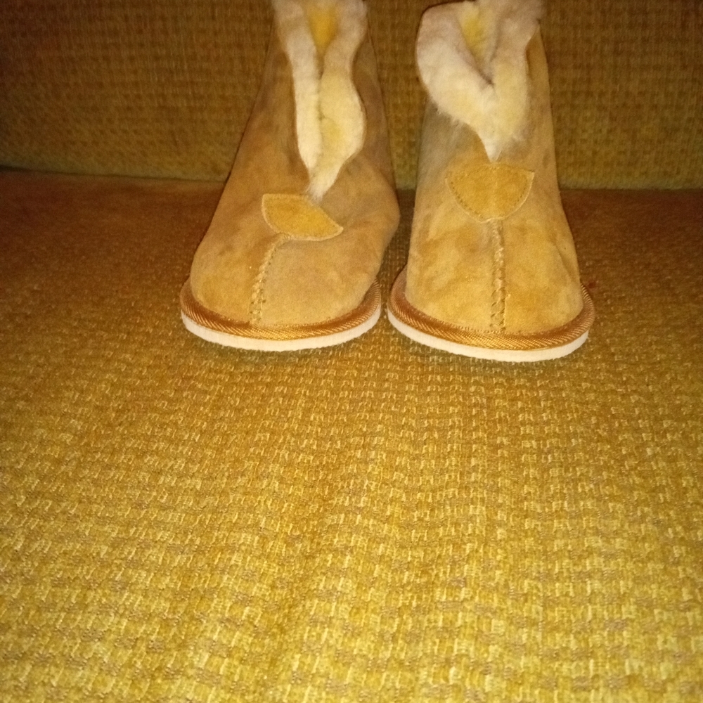Vintage UGGs NWOT size 6